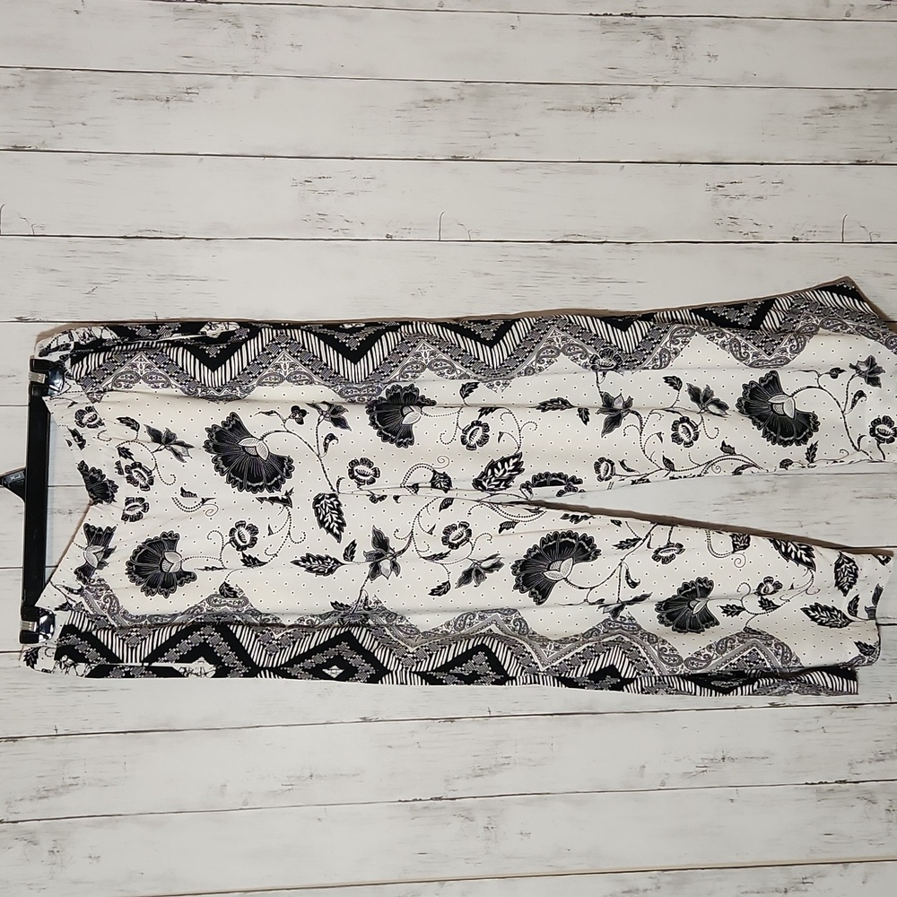 Women’s Black & White Floral Wide-Leg Pants
